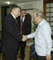 Parliaments of Cuba and Bosnia Herzegovina agreed on Monday to strengthen their relations
